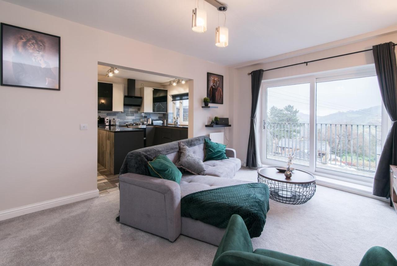 Immaculate 3 Bed House - Stunning Balcony Views Apartment Matlock  Exterior photo